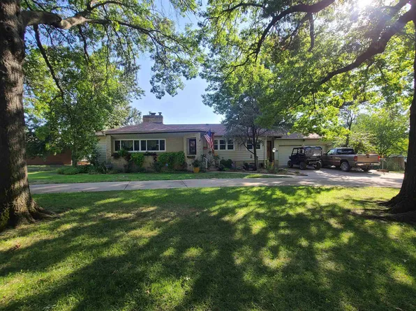 1615 Highland Dr, Augusta, KS 67010