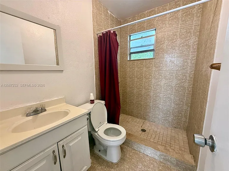 718 SW 11th Ave #6 — Photo 7