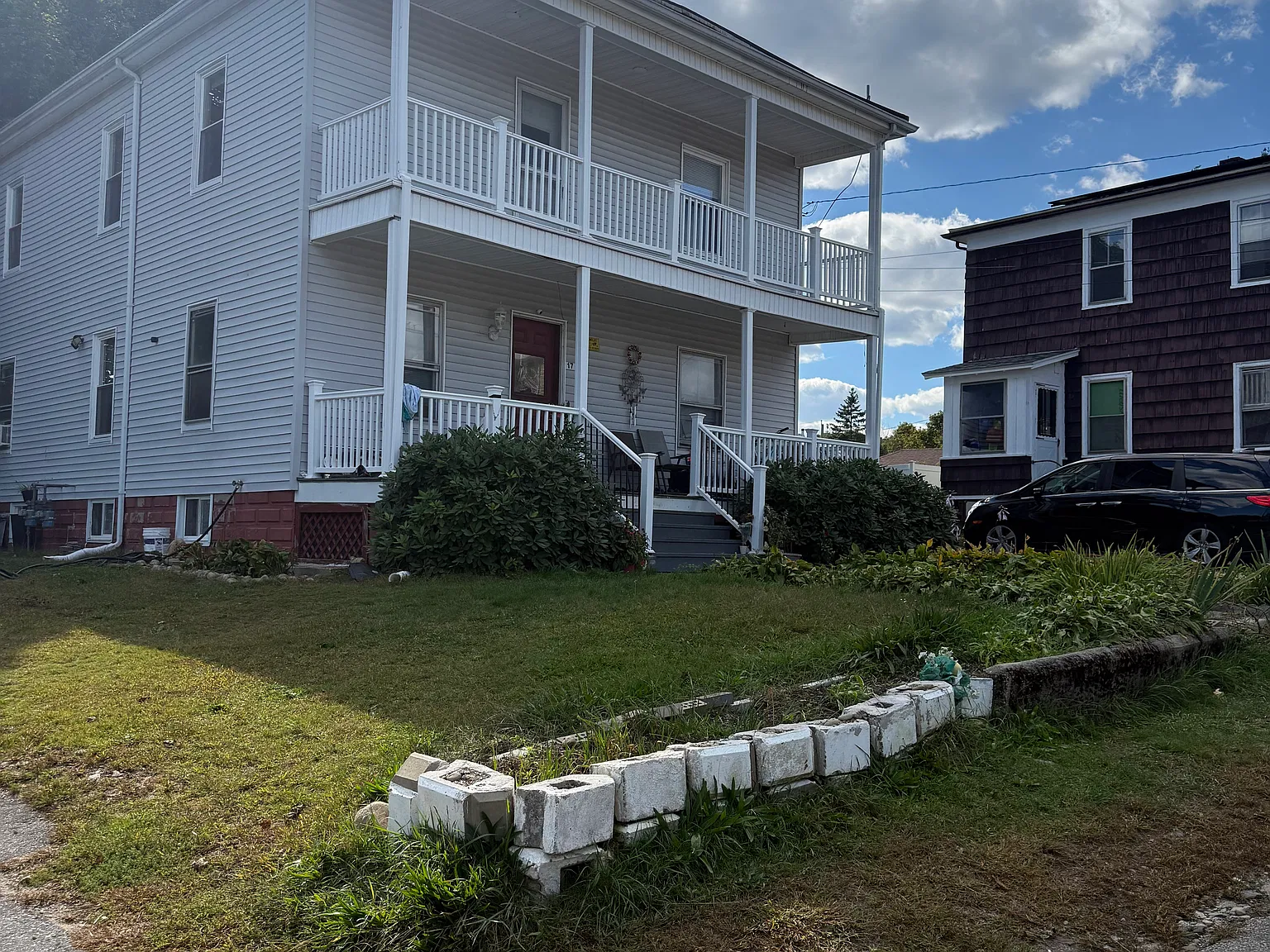 3 bed, 1065 sqft, $2,300 — Photo 2