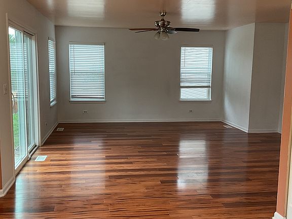 3rd image of 909 Cortney Dr