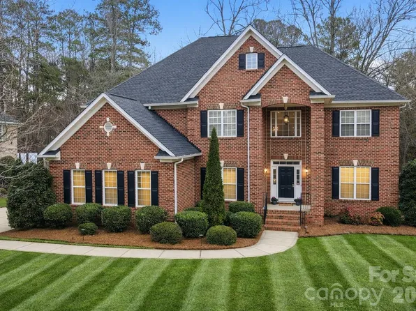 905 Patricians Ln, Wesley Chapel, NC 28110