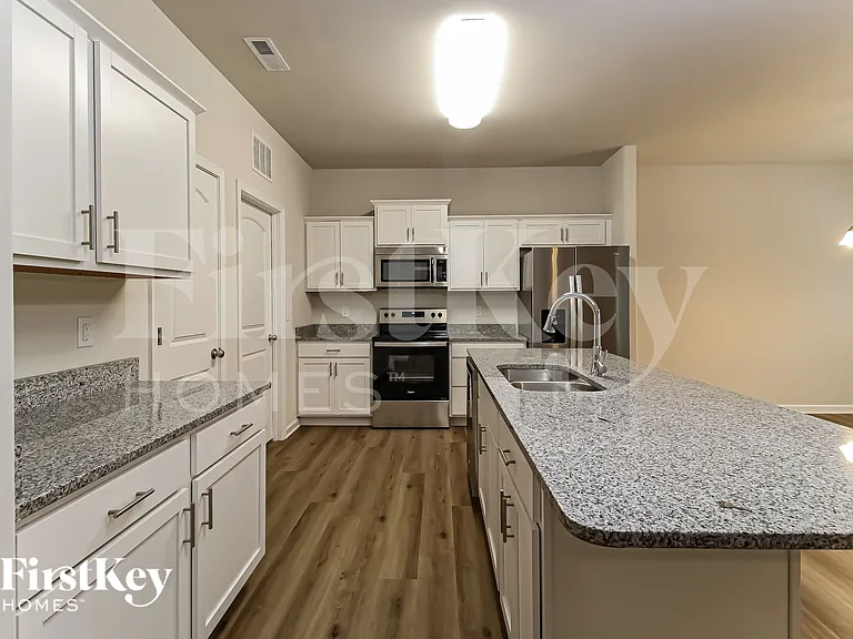 1136 Scarlett Dr — Photo 7
