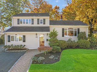 15 Edgemere Rd, Livingston, NJ 07039