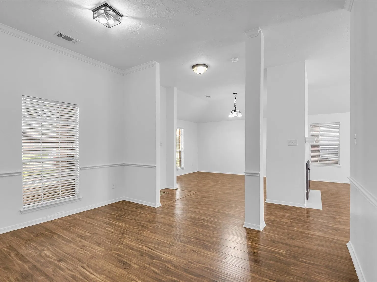 3 bed, 2.0 bath, 1911 sqft, $1,900 — Photo 2