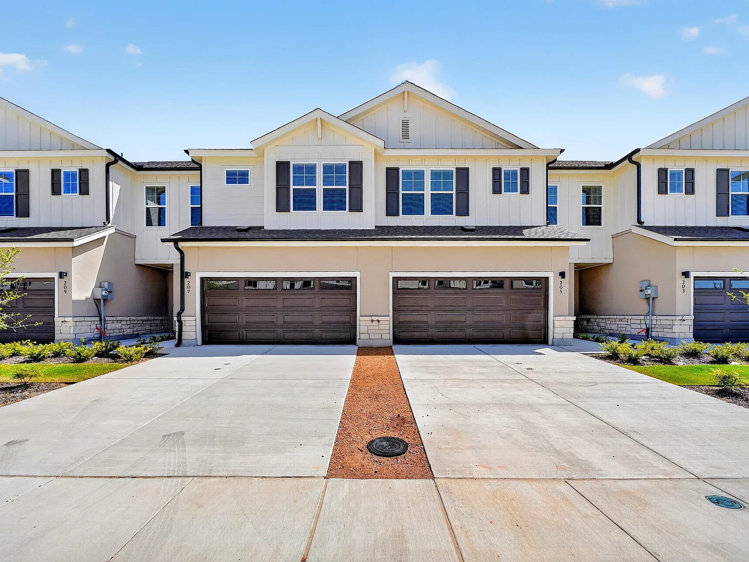 3 bed, 2.5 bath, 1798 sqft, $2,765 — Photo 1