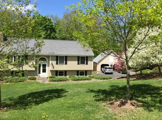 8 Moss Rd, Lebanon, NH 03766