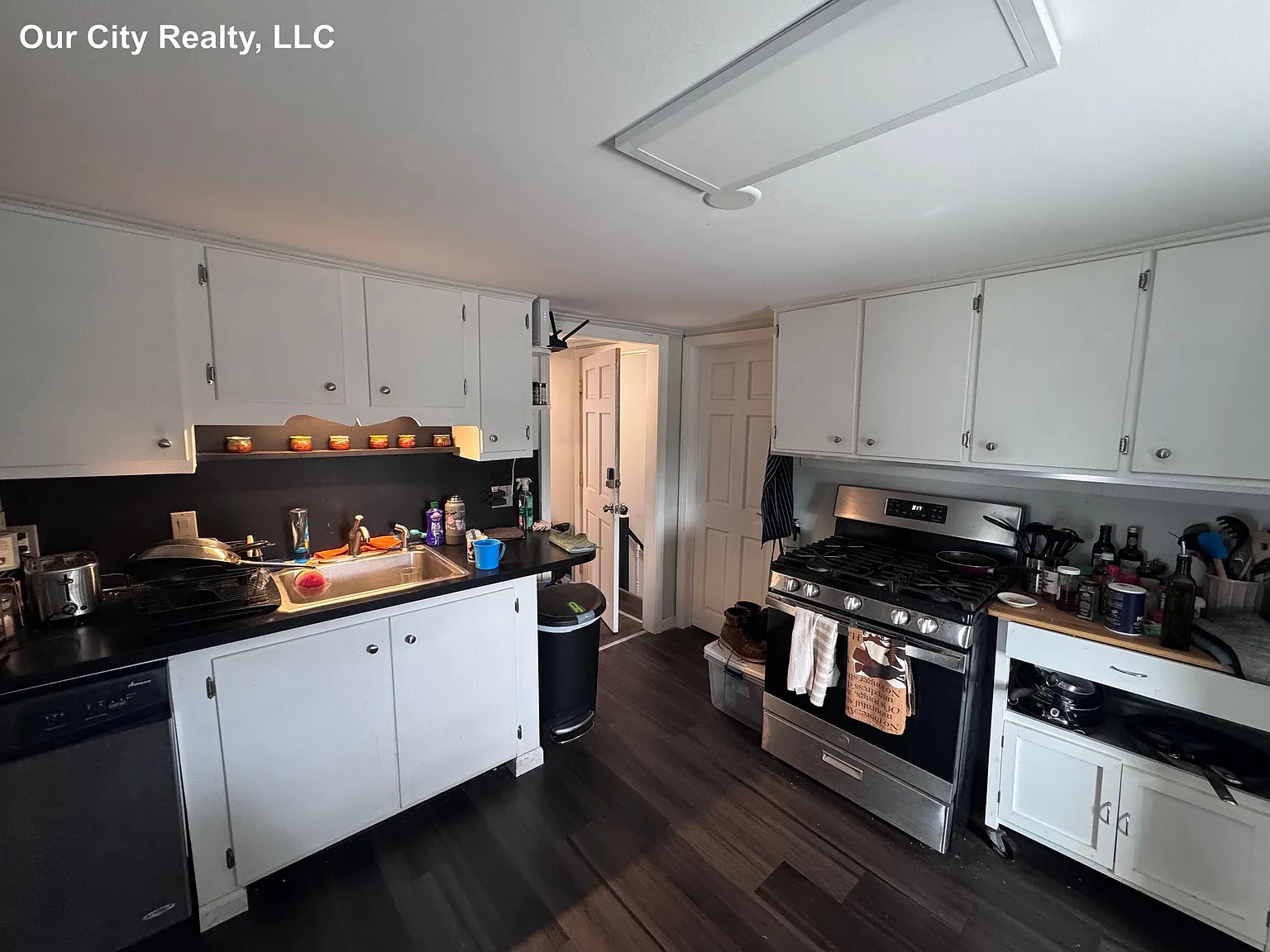 3 bed, 1000 sqft, $1,500 — Photo 1