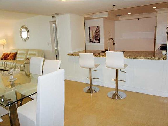4th image of 1621 Collins Ave APT 202