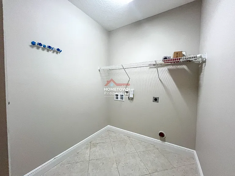 1467 W Shores Blvd — Photo 35