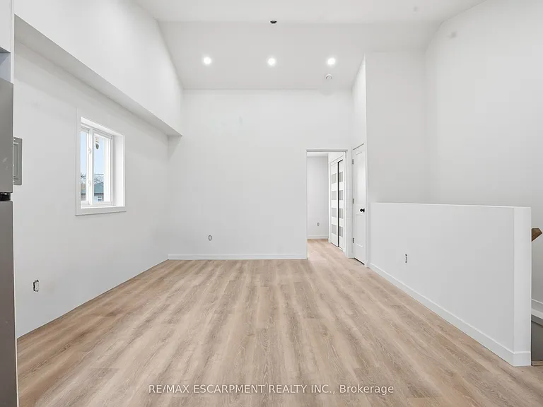 1049 Glencairn Ave #MAIN HOUSE UPPER — Photo 7