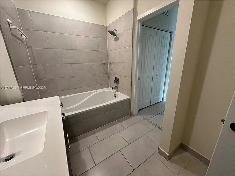 8265 NW 41st St #33178-204 — Photo 5