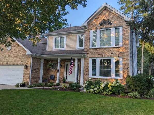 111 Gladys Ave, Fox River Grove, IL 60021
