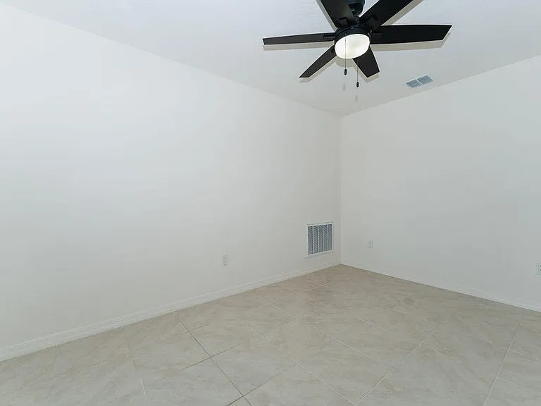 138 SW Carter Ave — Photo 20