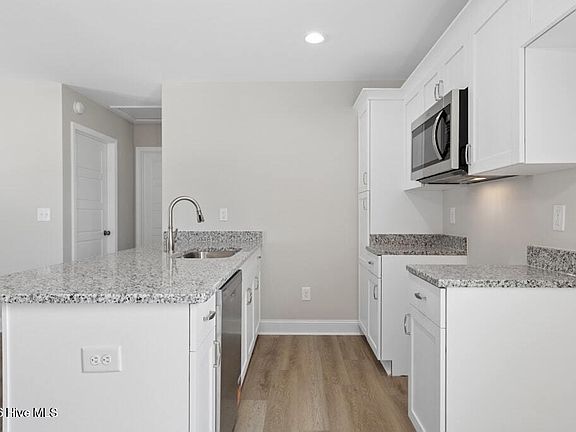 5th image of 219 Rae Street