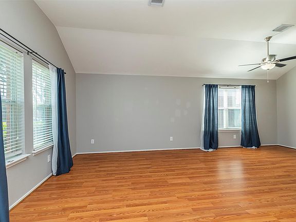 4th image of 219 Brazos Gardens Dr