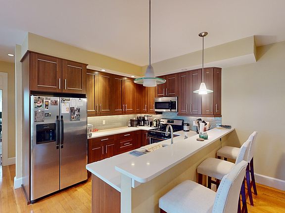 3rd image of 8 Marine Rd APT 1A