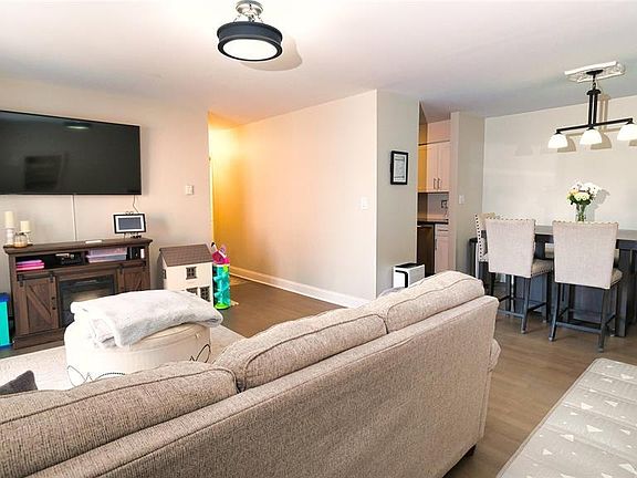 4th image of 651 Riverside Ave