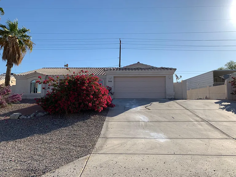 906 Desert View Dr — Photo 1