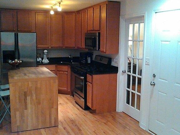 3rd image of 1836 W Erie St #3FL
