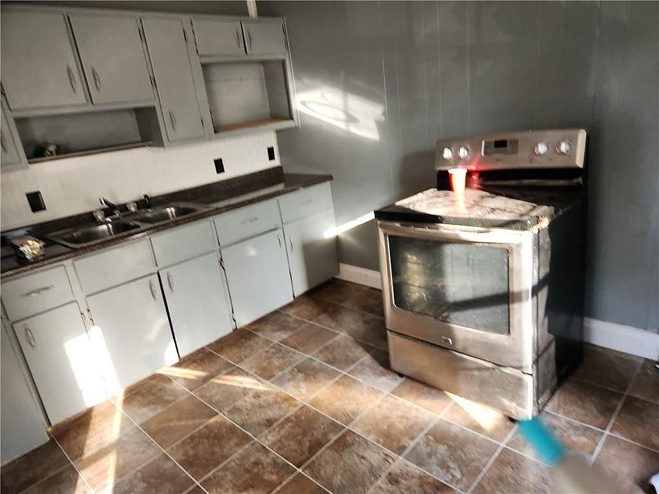 2nd image of 1422 Tampa Dr