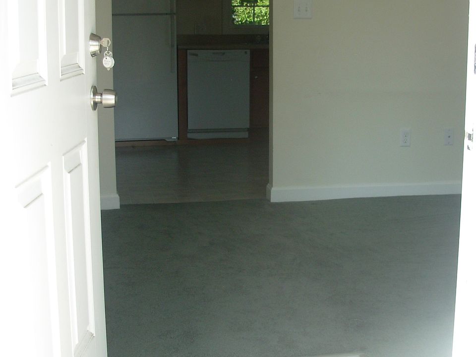 17 South Ave Derry NH Zillow