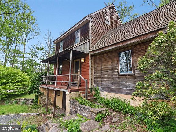 2nd image of 3063 Creek Rd