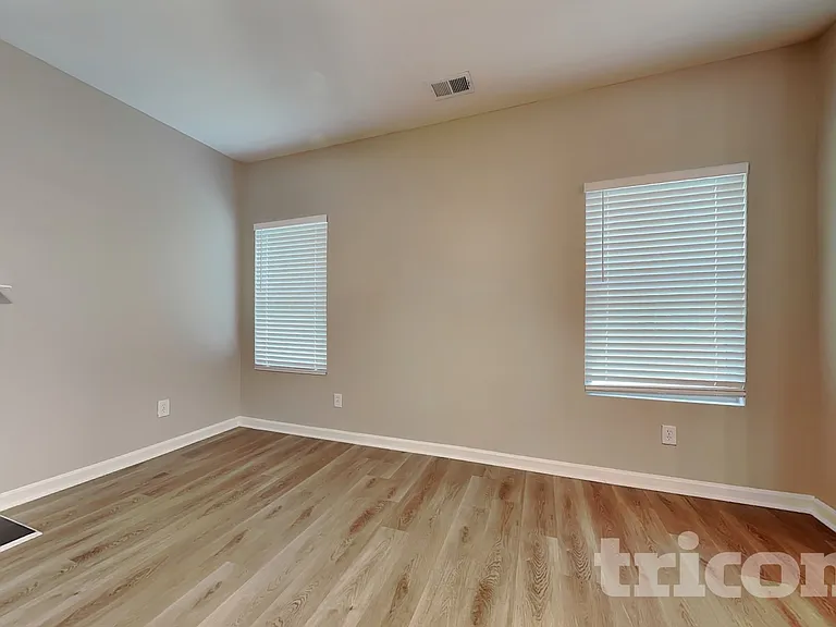 418 Daffodil Dr — Photo 3