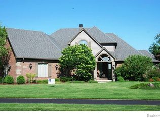 8711 Stoney Creek Dr, South Lyon, MI