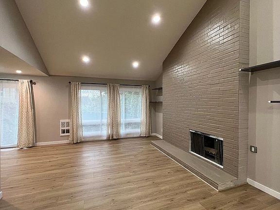 5th image of 15204 NE 8th St APT B3