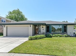 4541 W 105th St, Oak Lawn, IL 60453