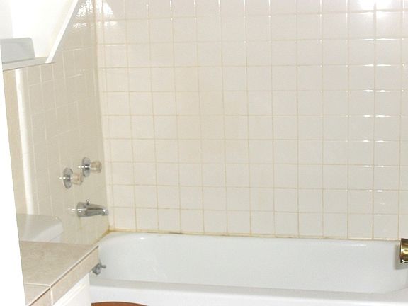 2nd image of 304 Bonnie Ln #A