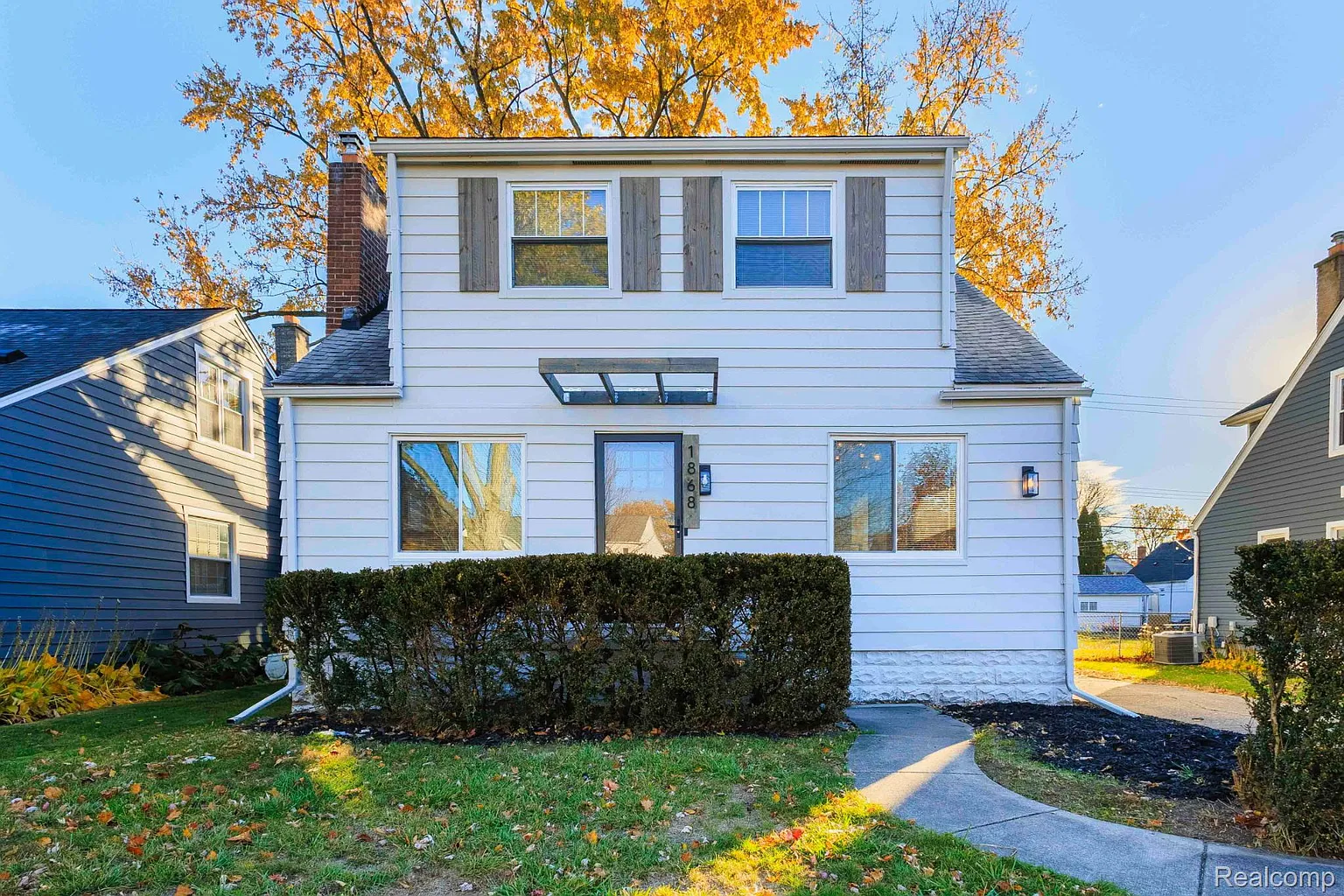 1868 Cass Blvd photo 1