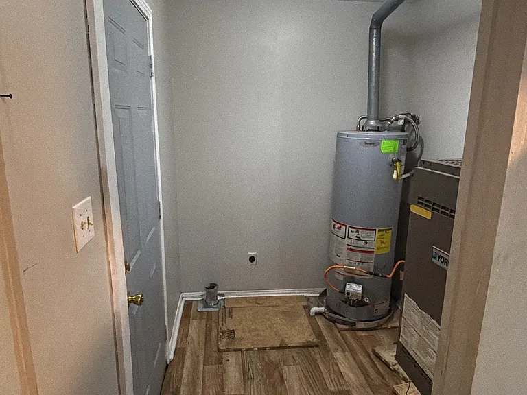 806 Rose Dr — Photo 3
