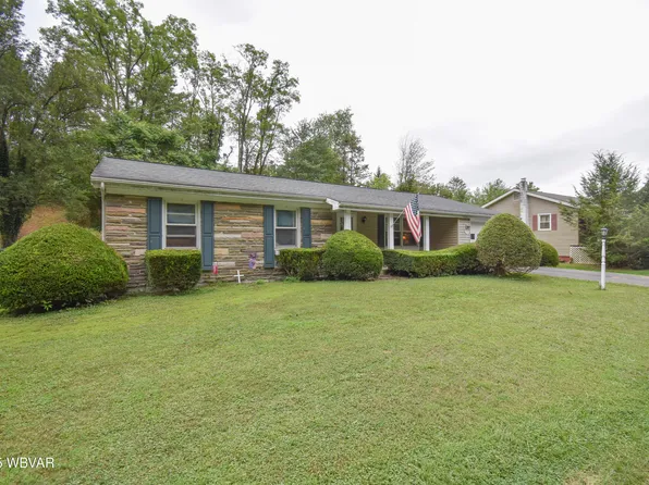 15 Hickory Dr, Lock Haven, PA 17745