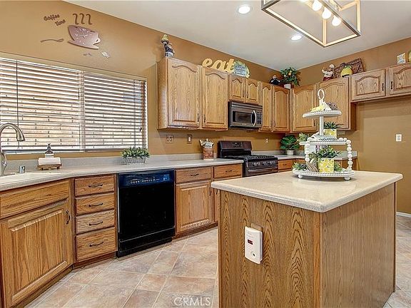 2nd image of 3065 S Buena Vista Ave