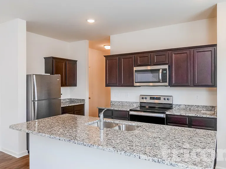 1044 Hudson Ct — Photo 5