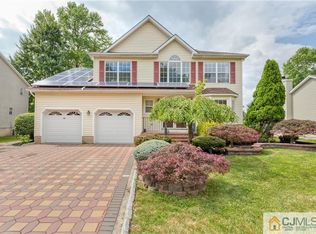 16 Brittany Way, Kendall Park, NJ 08824