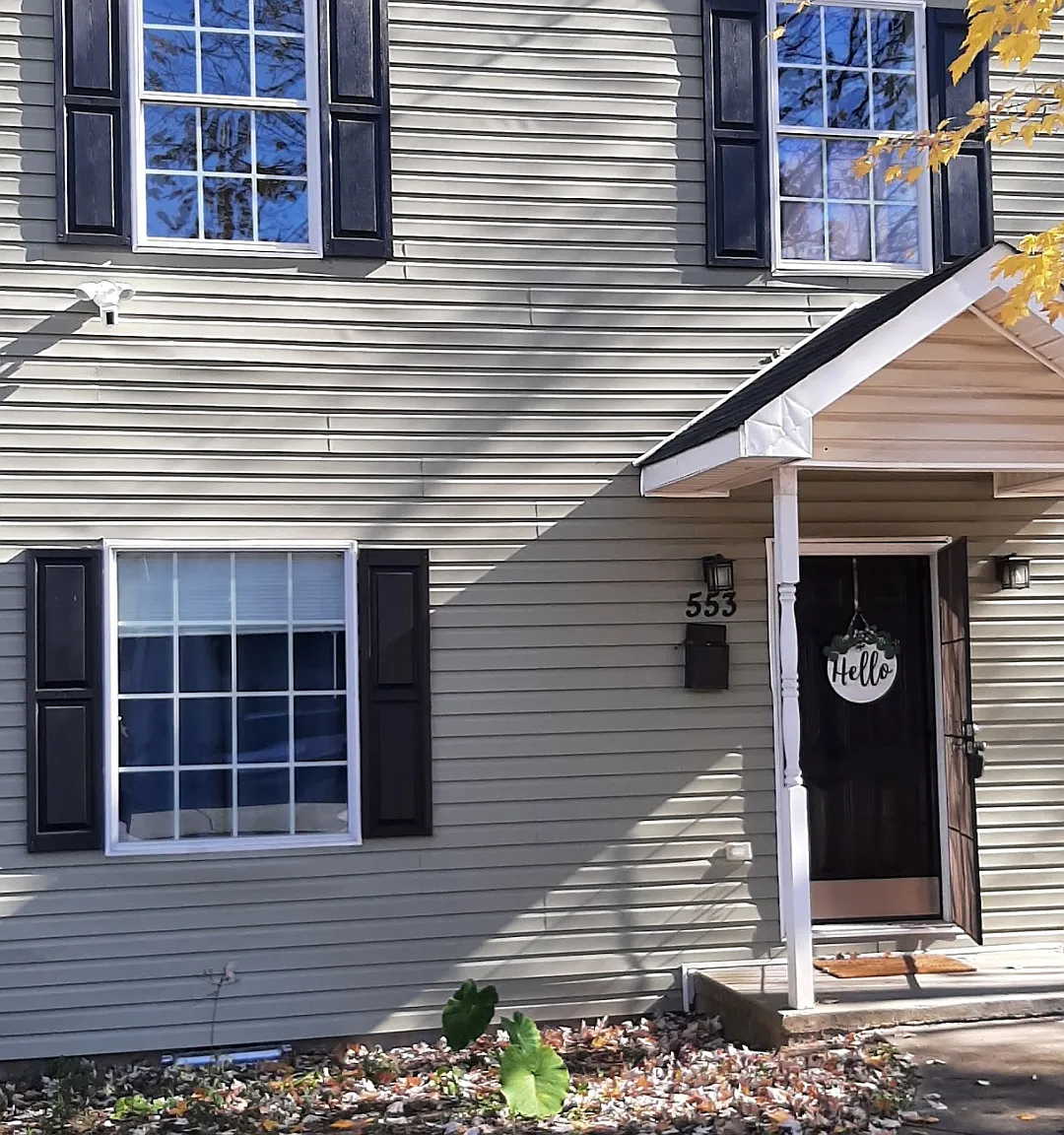 3 bed, 1.5 bath, 1058 sqft, $2,295 — Photo 1