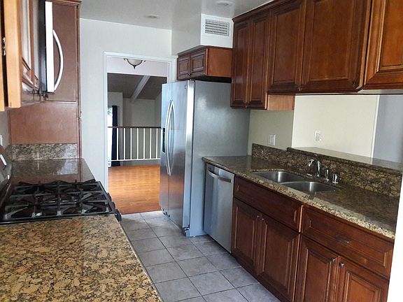 2nd image of 11862 Moorpark St APT G