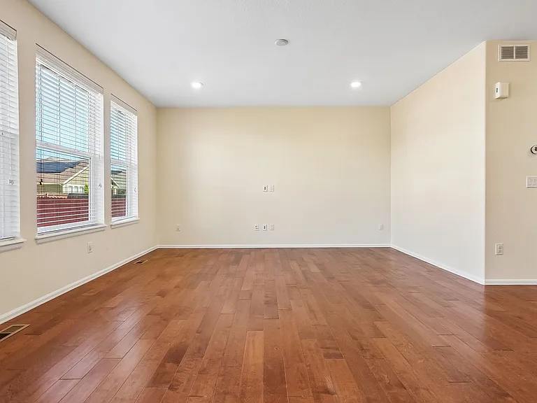 15017 Chicago St — Photo 12