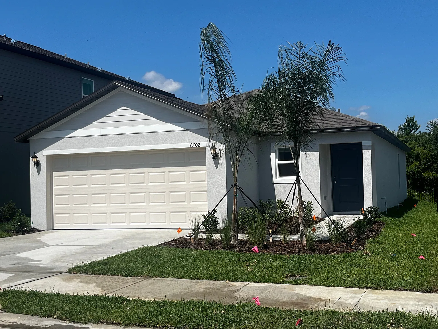3 bed, 2.0 bath, 1429 sqft, $2,145 — Photo 2