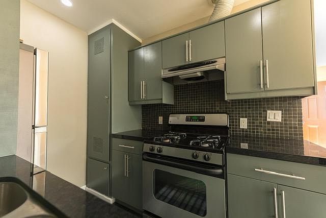 1st image of 924 N Benton Way #3