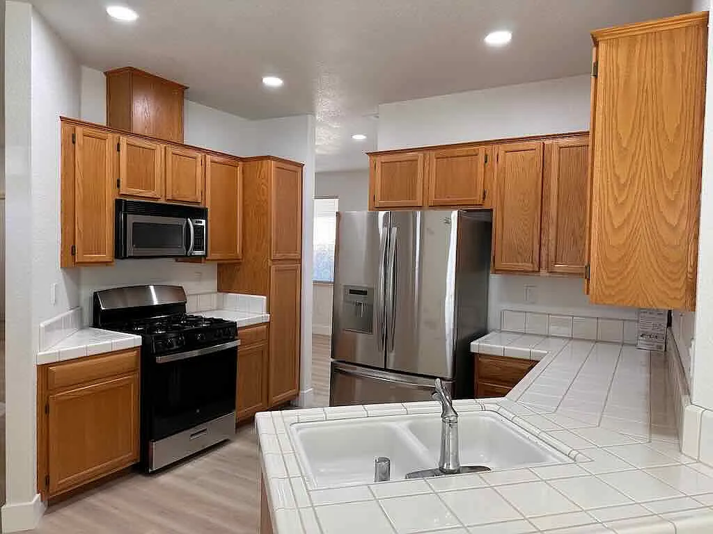3 bed, 1273 sqft, $2,600 — Photo 3