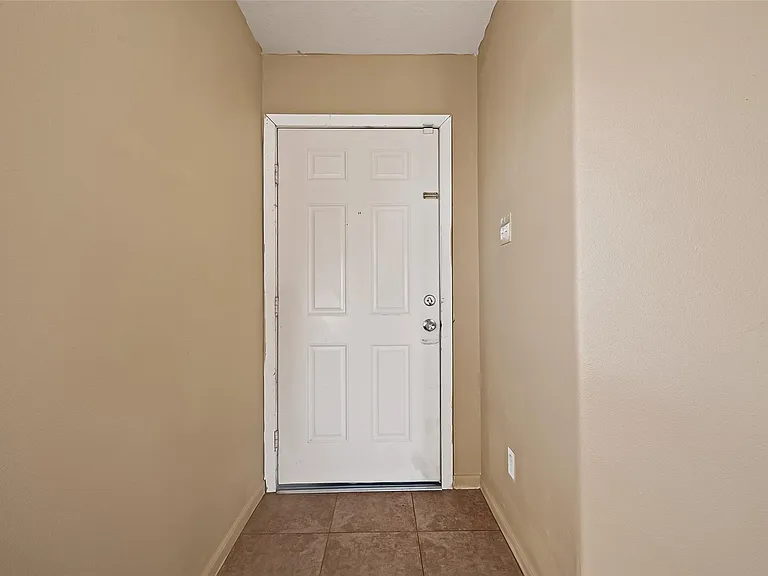 827 Royal George Ln — Photo 6