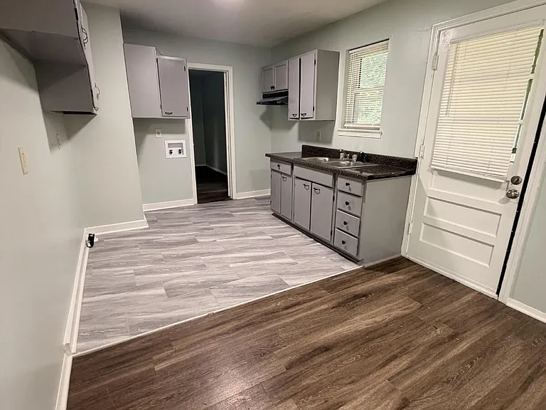 1624 Winfield Ave — Photo 3