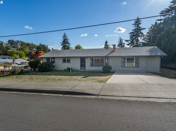 1713 NW Valley View Dr, Roseburg, OR 97471