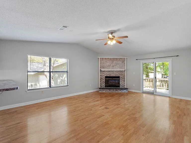 519 Matthew St — Photo 4