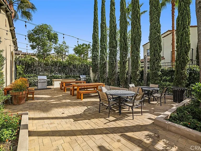 691 E Valencia St — Photo 34