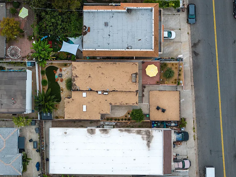 149 W Escalones — Photo 3