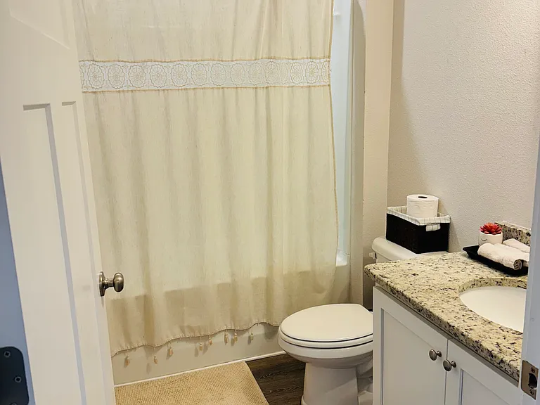 Private Bathroom Shower/tub